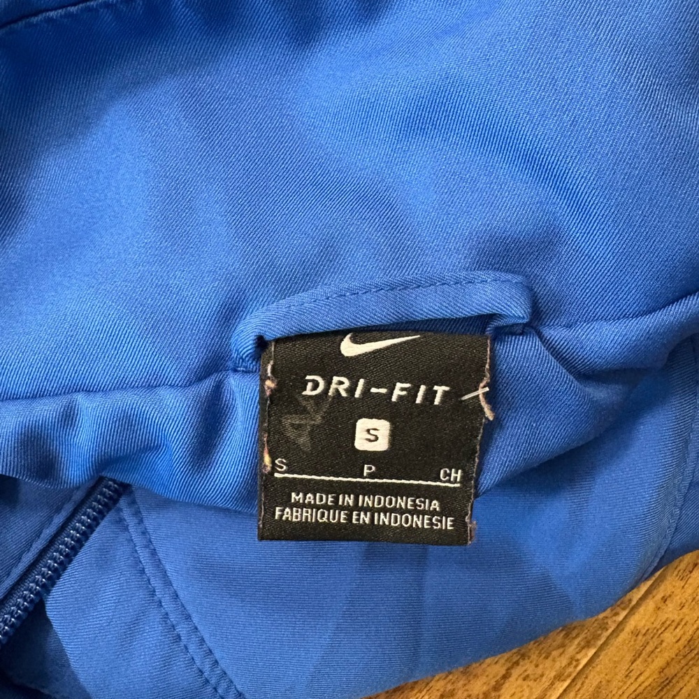 Nike Blue and Red Lightweight Jacket - Picture 6 of 9